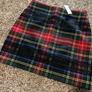 Gorgeous plaid jcrew holiday mini skirt with shimmer black detailing. NWT! 6P
